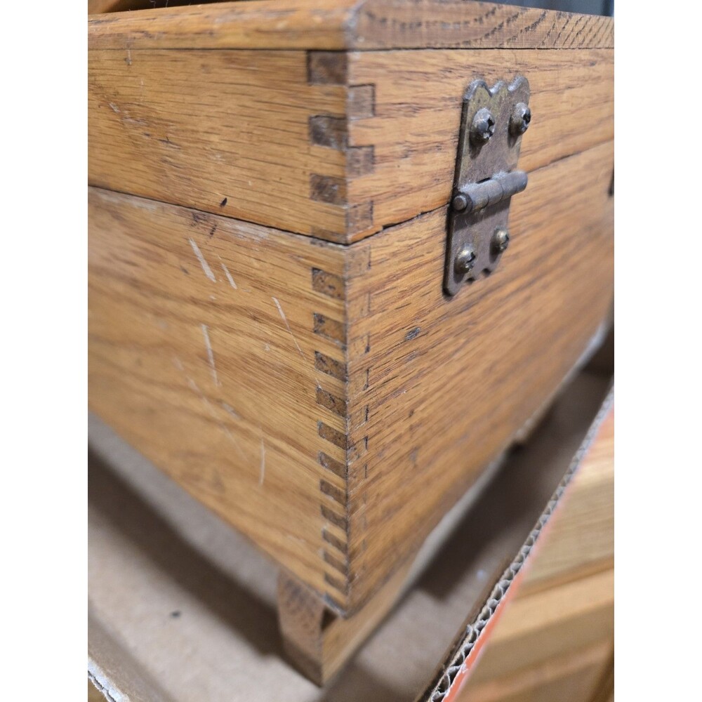 Vintage Griffin Shinemaster Wooden Shoe Shine Box With lots of accessories